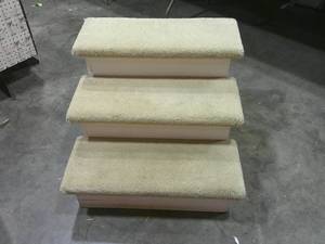 30 x 22.5 Carpeted Show Stairs-White
