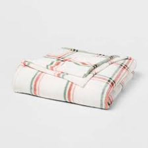 lot 37 image: Holiday Print Microplush Bed Blanket - Threshold