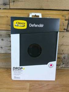 lot 24 image: OTTERBOX Defender Series Black Case for iPad 7th 8th 9th Generation