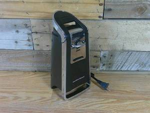 lot 32 image: Hamilton Beach - Smooth Touch Electric Can Opener - Black