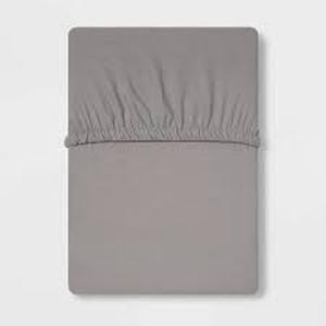 lot 65 image: 300 Thread Count Ultra Soft Fitted Sheet - Threshold-Full