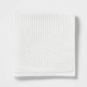 lot 103 image: Set of 2 Cloud Geo Towel White - Threshold