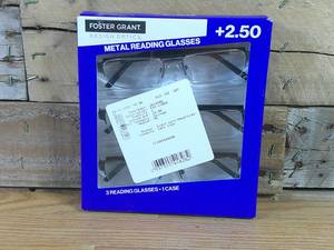 lot 71 image: Design Optics by Foster Grant Clancy Reading Glasses  2.50 Power
