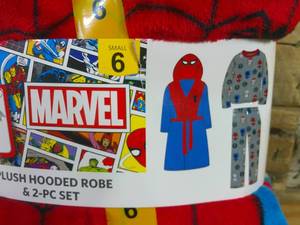 lot 78 image: Marvels Spider-Man 2-Piece Pajama Set & Luxe Plush Robe-Kids-Small 6