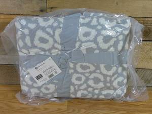 lot 119 image: Members Mark Animal Print Cozy Knit Throw, Asher Leopard Gray, 60 x 70