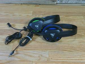 lot 202 image: Two Turtle Beach Recon Chat Wired Gaming Headsets for Xbox OneSeries XS - One Black & Blue and One Black & Green