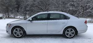 lot 9 image: 2014 Volkswagen Passat SEL TDI