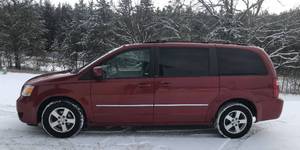 lot 12 image: 2010 Dodge Grand Caravan SXT