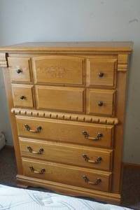lot 3 image: Dresser