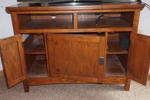 lot 9 image: Cabinet