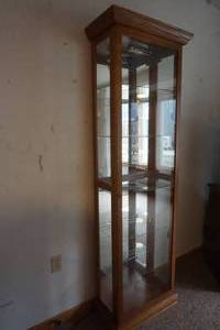 lot 10 image: Curio Cabinet
