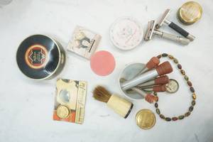 lot 28 image: Vintage personal care products