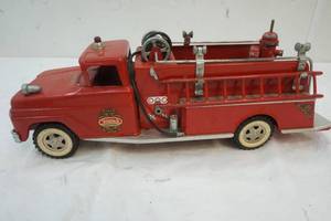 lot 33 image: Vintage Tonka fire truck