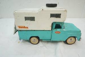 lot 34 image: Vintage Tonka Camper Truck