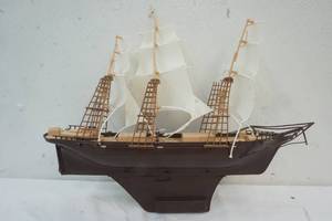 lot 35 image: Vintage ship