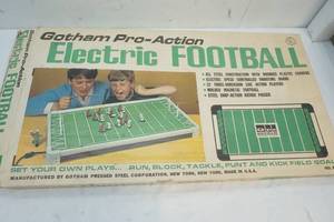 lot 39 image: Vintage game