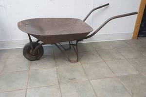 lot 257 image: Metal Wheelbarrow