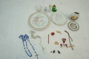 lot 282 image: Rosary, Anniversary Plates, Brochets