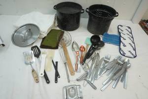 lot 287 image: vintage cookware