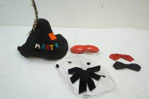 lot 102 image: Clothing