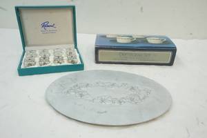 lot 85 image: Vintage Glassware