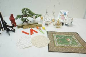 lot 80 image: Variety Decor Items