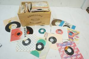 lot 237 image: Variety of Vintage 45 Records