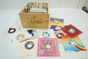 lot 236 image: Variety of Vintage 45 Records
