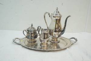 lot 214 image: Tea Serving Set