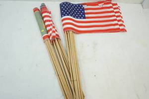 lot 198 image: USA Flags