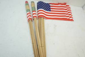 lot 197 image: USA Flags