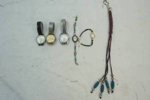 lot 71 image: Jewelry