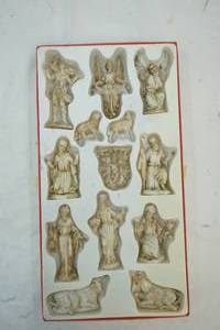 lot 66 image: Vintage 13 Piece Classic Nativity Figures