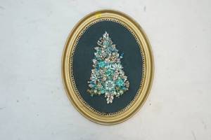 lot 90 image: Wall Decor