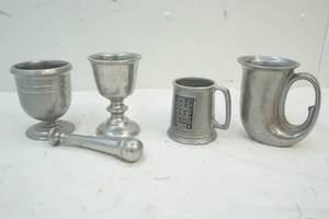 lot 87 image: Pewter Set