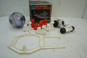lot 127 image: Mattels Space Bubble, Space Crawler, Astro Trac
