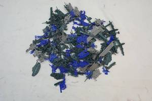 lot 139 image: Toy Soldiers