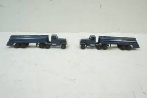 lot 142 image: Toy Ralstoy Tractor & Trailer