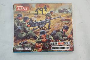 lot 173 image: Vintage Airfix Germany Infantry