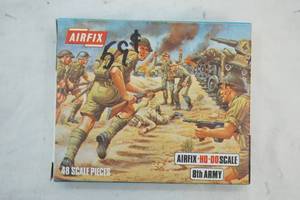 lot 170 image: Vintage Airfix 8th Army Plastic Figures
