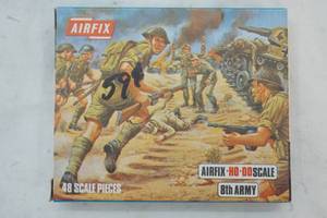 lot 169 image: Vintage Airfix 8th Army Plastic Figures