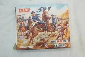 lot 163 image: Vintage Airfix U.S. Cavalry Plastic Figures