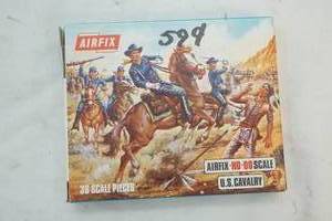 lot 164 image: Vintage Airfix U.S. Cavalry Plastic Figures