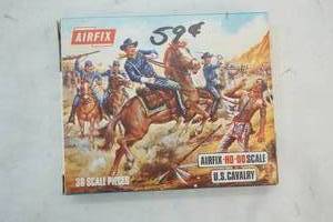 lot 161 image: Vintage Airfix U.S. Cavalry Plastic Figures