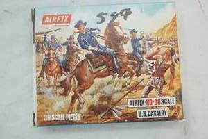 lot 166 image: Vintage Airfix U.S. Cavalry Plastic Figures
