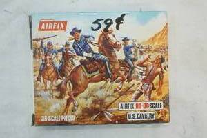 lot 162 image: Vintage Airfix U.S. Cavalry Plastic Figures