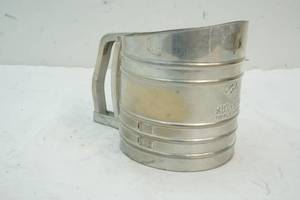 lot 79 image: Kitchenware