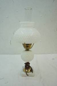 lot 112 image: Electrical TAble Lamp