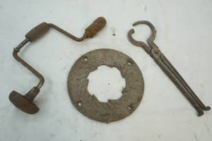 lot 304 image: Vintage Items