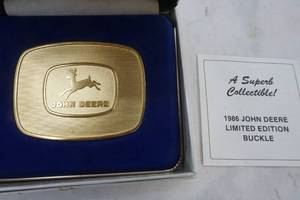 lot 336 image: 1986 John Deere Belt Buckle